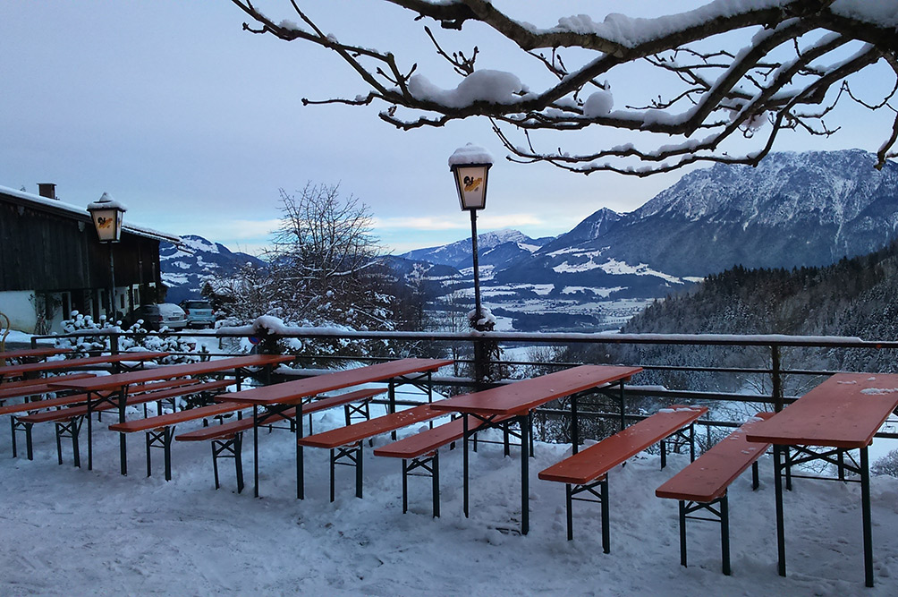 Terrasse Berggasthof Hocheck im Winter